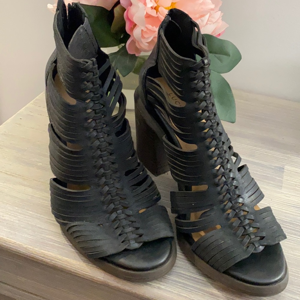 Lucky Brand Black Leather Sandals